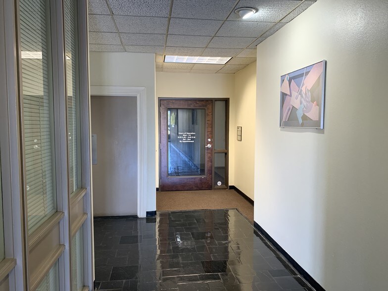 More Photos Of 444 Executive Center Blvd, El Paso Office For Lease