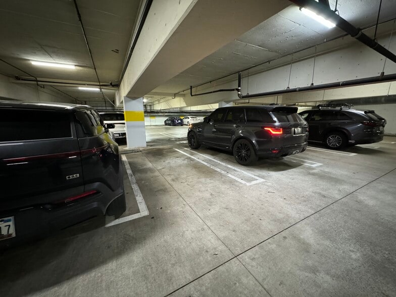 More Photos Of 15928 Ventura Blvd, Encino Storefront Retail Office For Lease