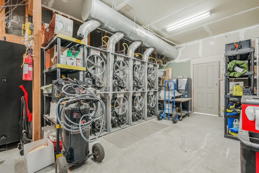 More Photos Of 50 NE Akin St, Dufur Self Storage For Sale
