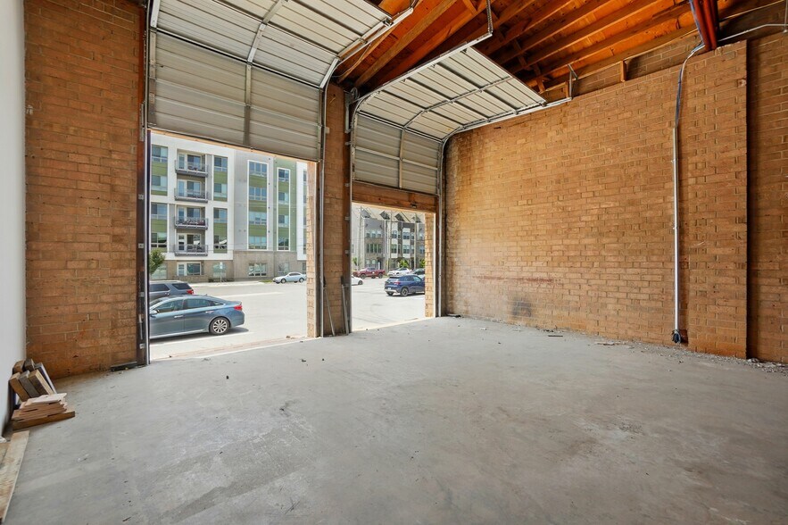 More Photos Of 3630 Tryclan Dr, Charlotte Showroom For Lease