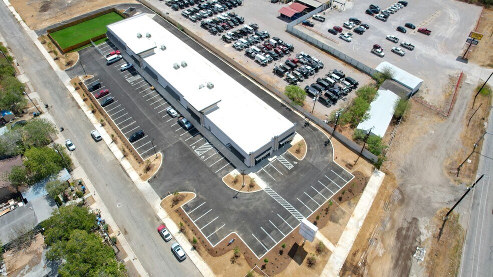 More Photos Of 1430 Sava, San Antonio Storefront For Lease