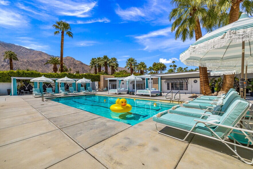 More Photos Of 120 W Vereda Sur, Palm Springs Hotel For Sale