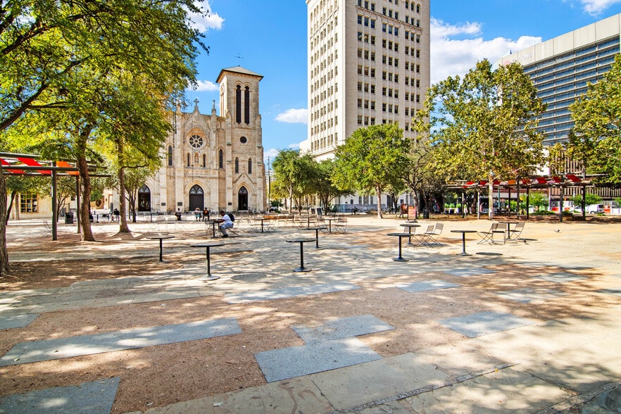 More Photos Of 114 E Main Plz, San Antonio Storefront Retail Office For Sale