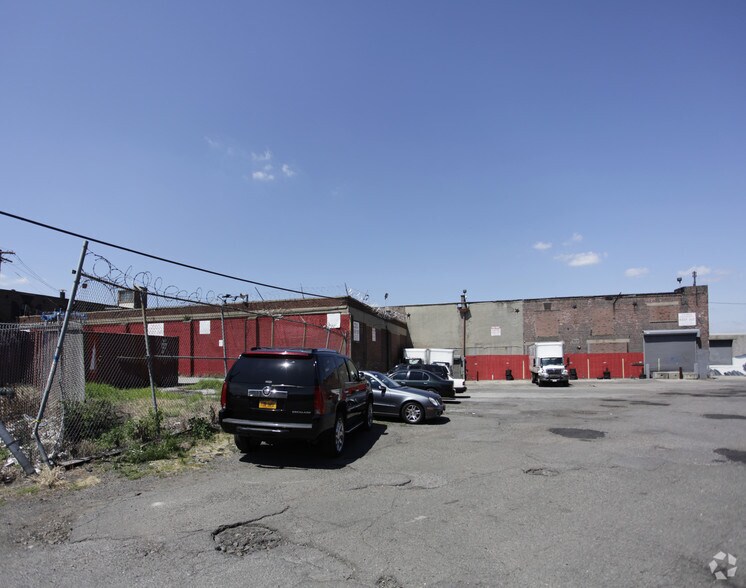 More Photos Of 185 Van Dyke St, Brooklyn Warehouse For Lease