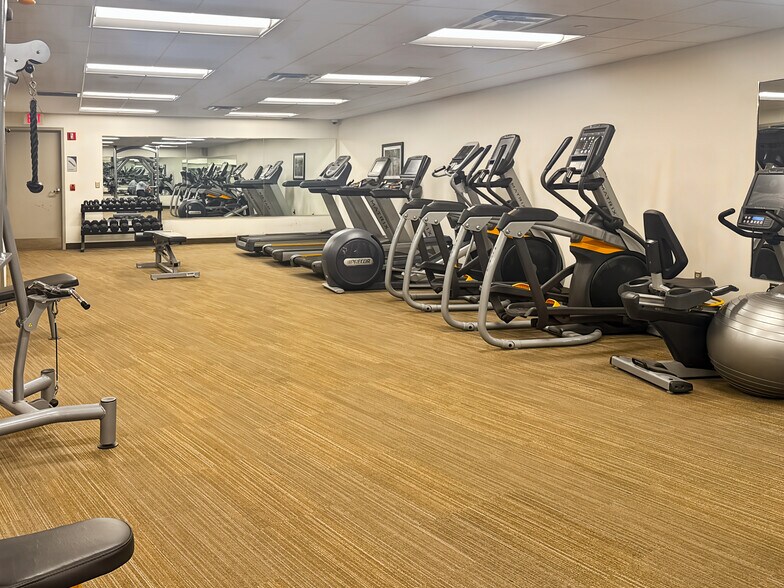 More Photos Of 6100 Oak Tree Blvd, Independence Coworking Space