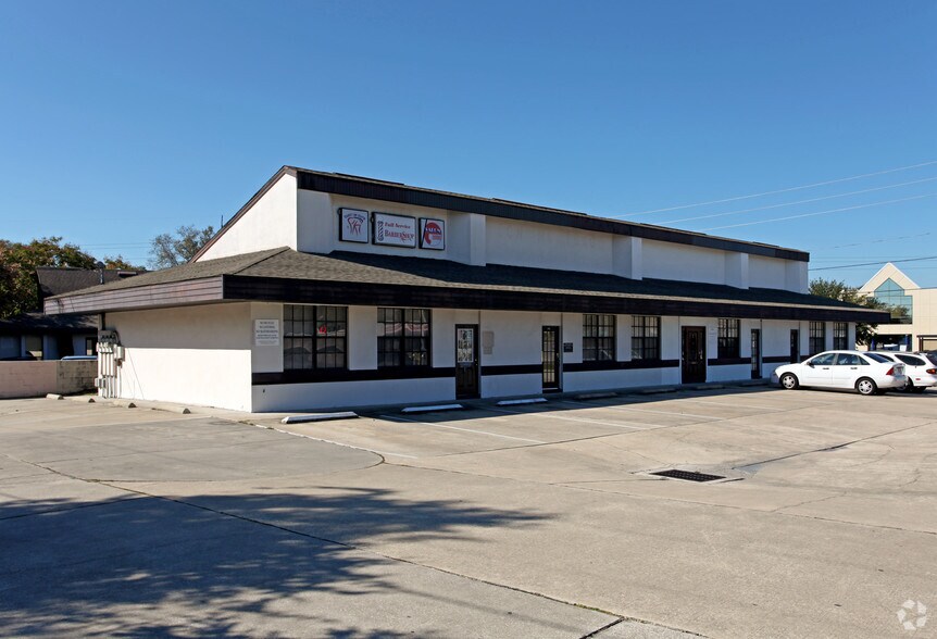 More Photos Of 813 Deltona Blvd, Deltona Office For Lease