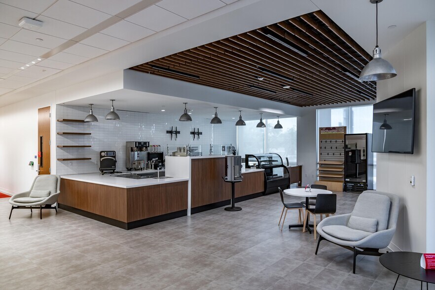 More Photos Of 23800 N Farmers Way, Phoenix Office For Lease