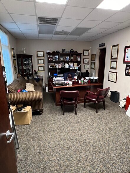 More Photos Of 14 Oak Forest Rd, Bluffton Medical For Sale