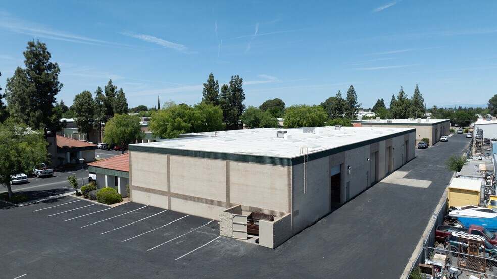 More Photos Of 5748 E Shields Ave, Fresno Warehouse For Lease
