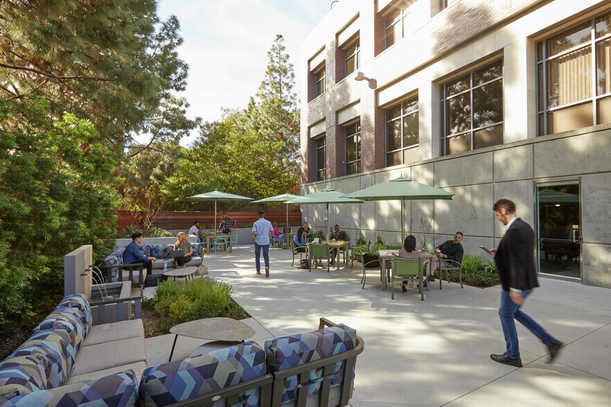 More Photos Of 12544 High Bluff Dr, San Diego Coworking Space