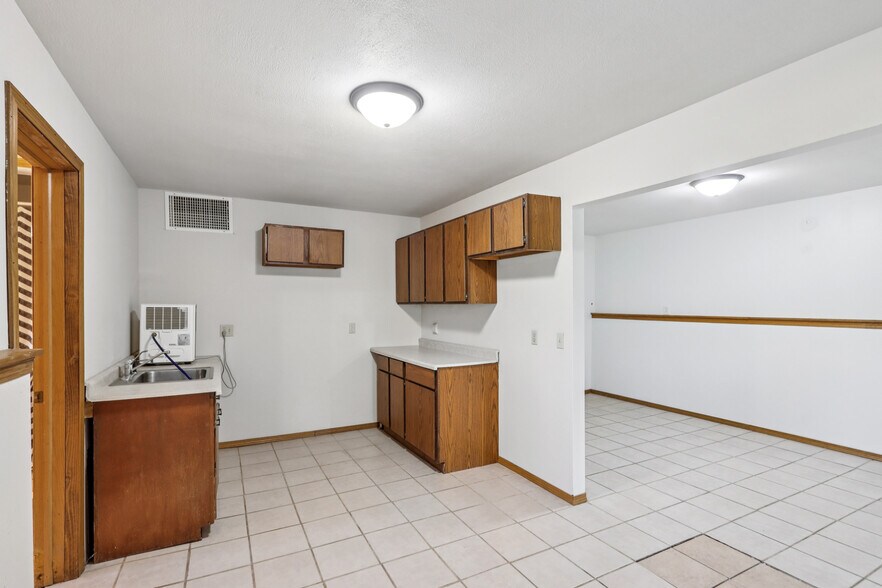 More Photos Of W9231 Bobolink Rd, Reeseville Warehouse For Sale