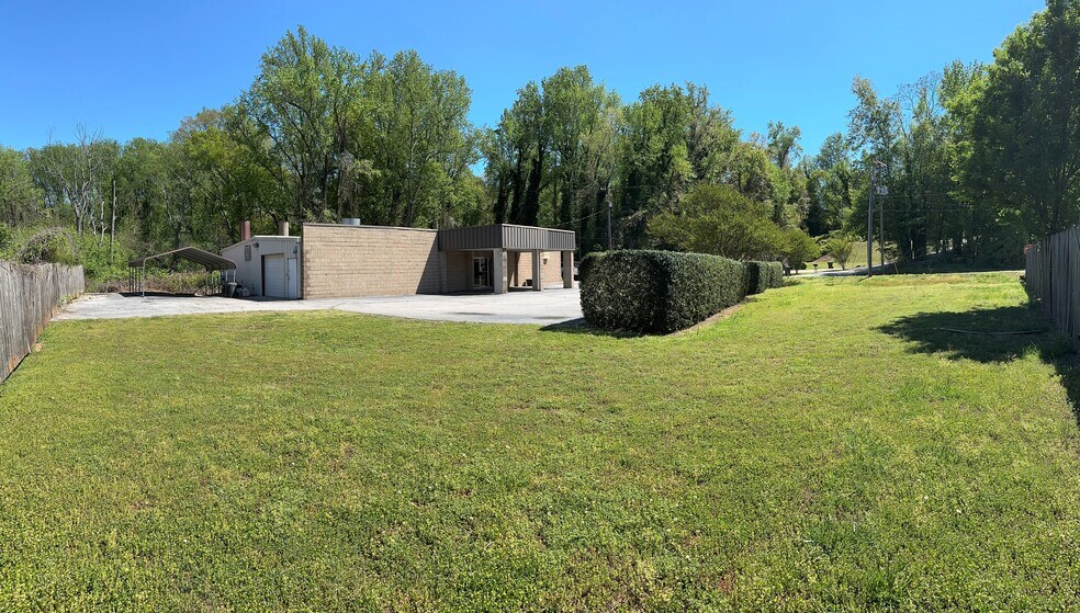 More Photos Of 328 Dupont Dr, Greenville Flex For Sale