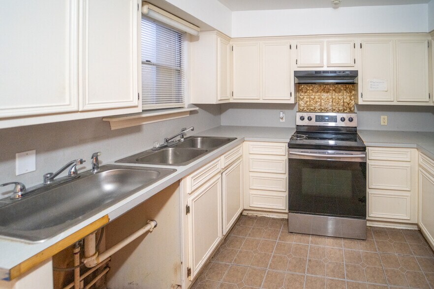 More Photos Of 105 Ward St, Cuero Daycare Center For Sale