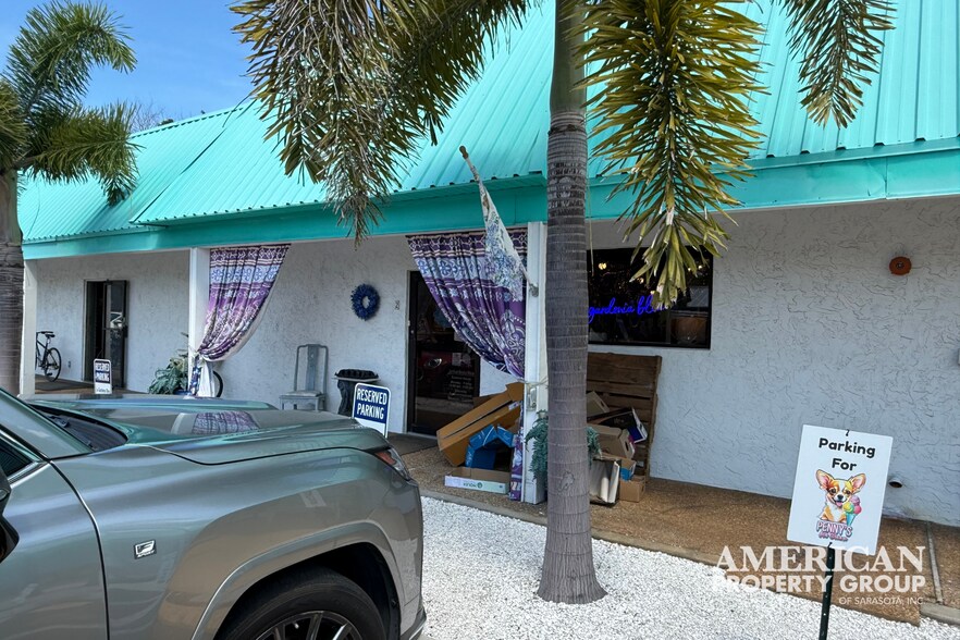 More Photos Of 5610 Gulf of Mexico Dr, Longboat Key Restaurant For Sale