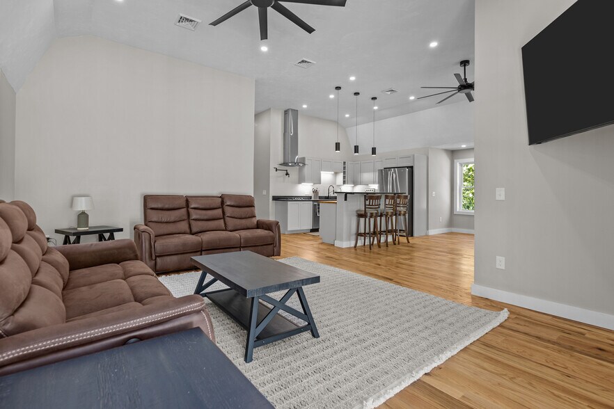 More Photos Of 98 Minebrook Rd, Webster Self Storage For Sale