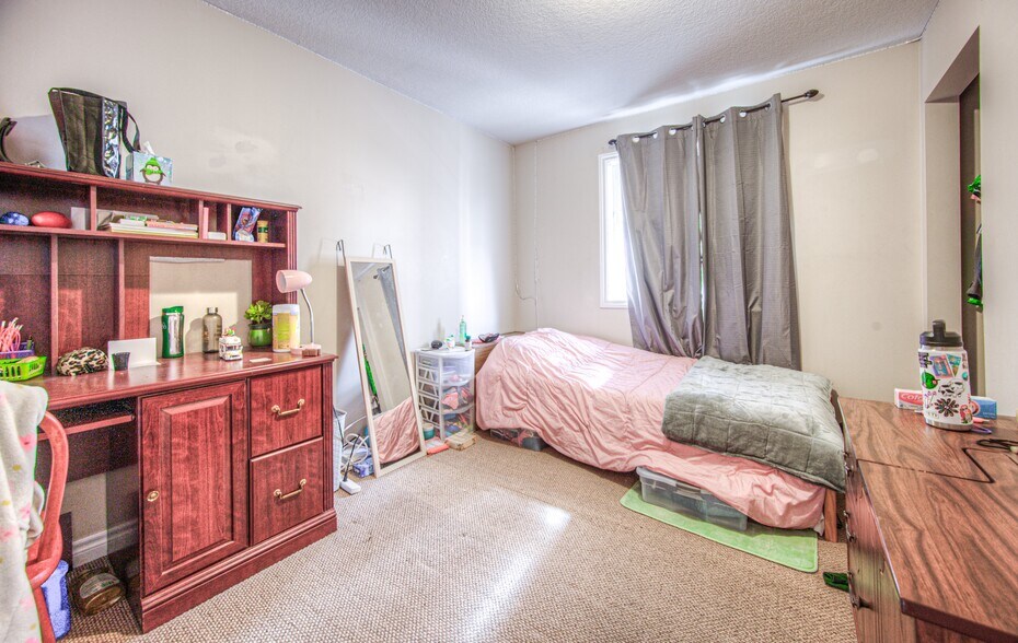 More Photos Of 172 Regina St N, Waterloo Apartments For Sale