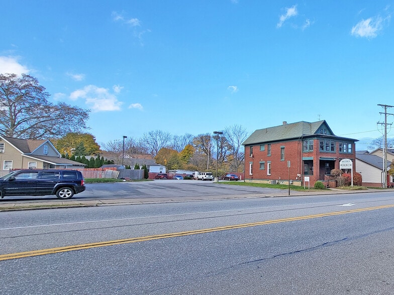 More Photos Of 2702-2704 Peach St, Erie Office Residential For Lease