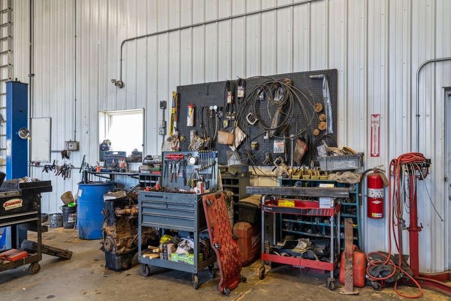 More Photos Of 81 Barstow St, Carseland Auto Repair For Sale