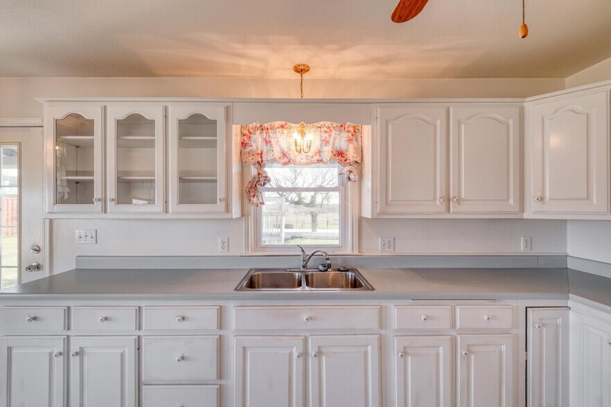 More Photos Of 829 State Highway 21 W, Cedar Creek Specialty For Sale