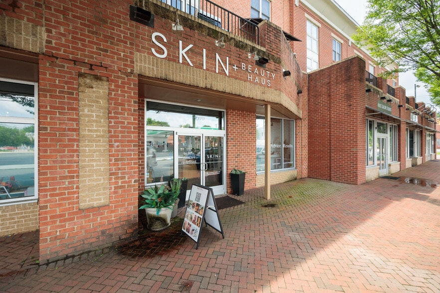 More Photos Of 1919-1921 W Cary St, Richmond Storefront Retail Residential For Sale