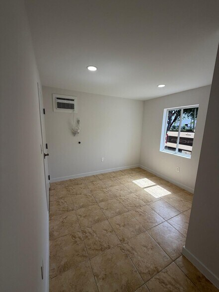 More Photos Of 4628-4648 NW 133rd St, Opa-locka Warehouse For Lease