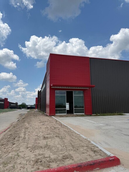 Primary Photo Of 16313 North Fwy 28, Houston Warehouse For Lease