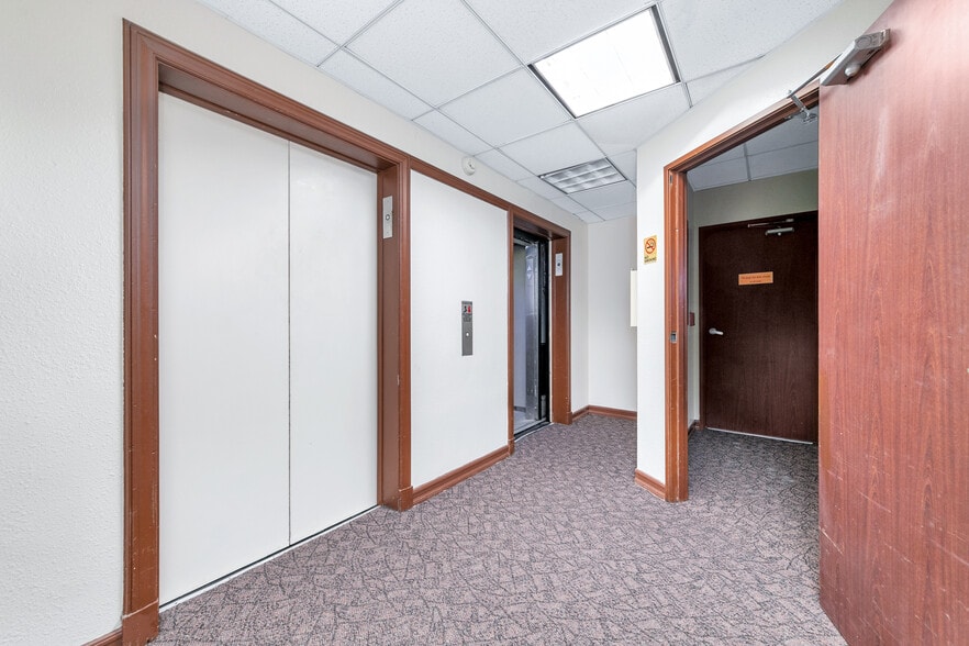 More Photos Of 301-317 W Main St, Alhambra Office For Lease