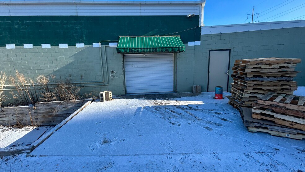 More Photos Of 407 2nd Ave NW, Rochester Light Distribution For Sale