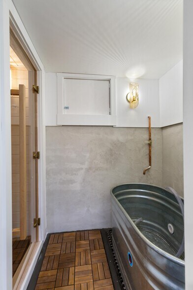 More Photos Of 1539 E 38th St, Oakland Apartments For Sale