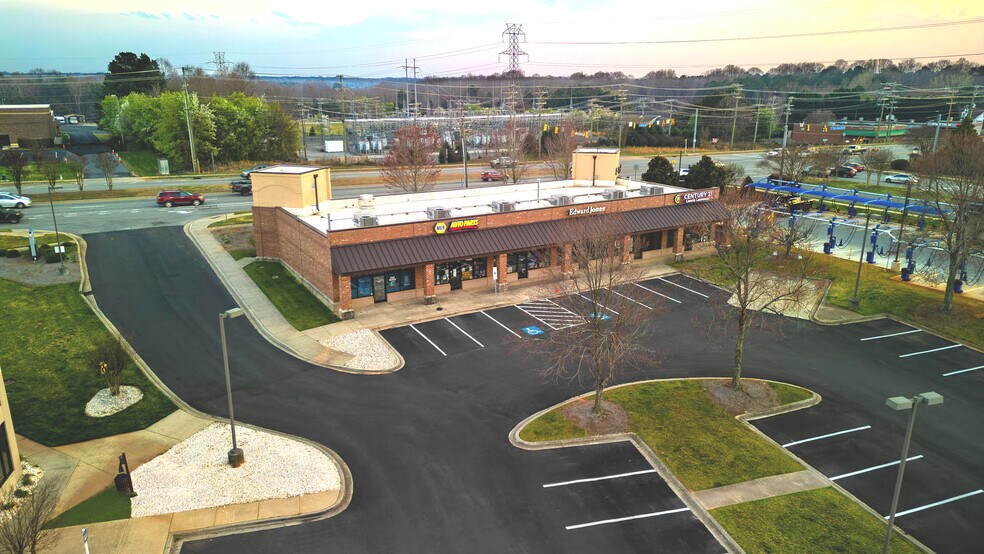More Photos Of 702 Brawley School Rd, Mooresville Storefront Retail Office For Lease