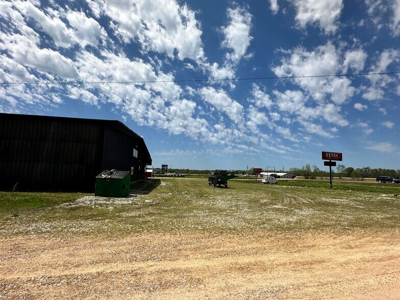 More Photos Of 910 State Highway 30 W, New Albany Warehouse For Sale