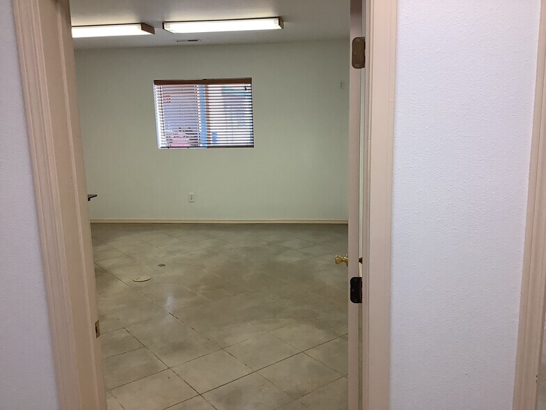 More Photos Of 1006 W Bruneau Ave, Kennewick Warehouse For Lease