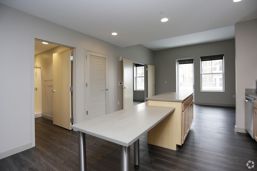 More Photos Of 415 Bridge St NW, Grand Rapids Apartments For Lease