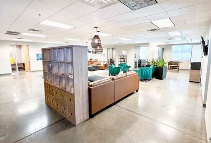 More Photos Of 2045 S Vineyard, Mesa Medical For Sale