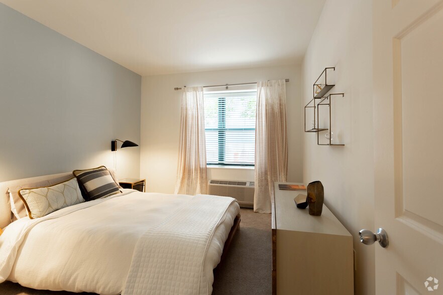 More Photos Of 1 Van Der Donck St, Yonkers Apartments For Lease