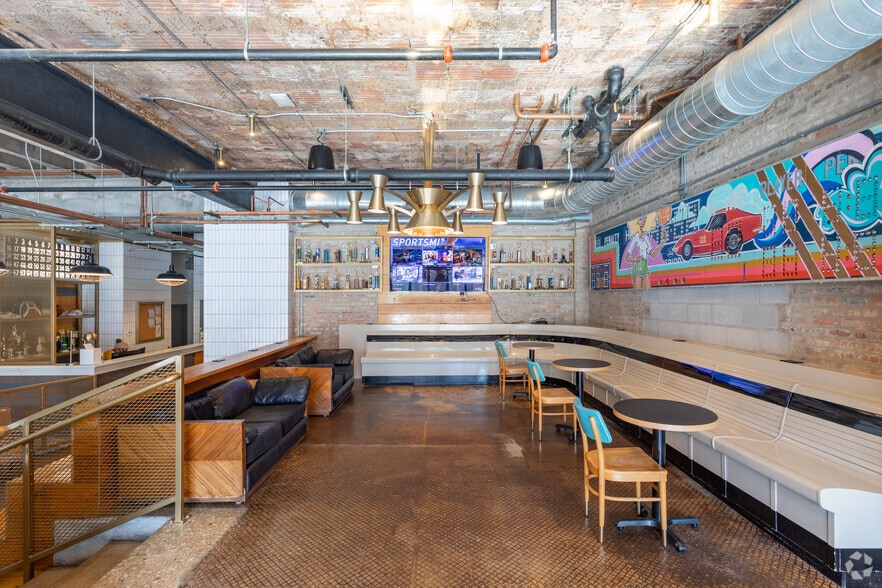 More Photos Of 312 W Chestnut St, Chicago Hotel For Lease