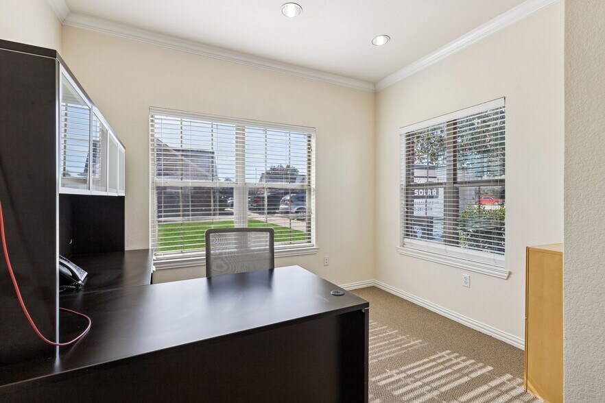 More Photos Of 6636 N Riverside Dr, Fort Worth Office For Lease