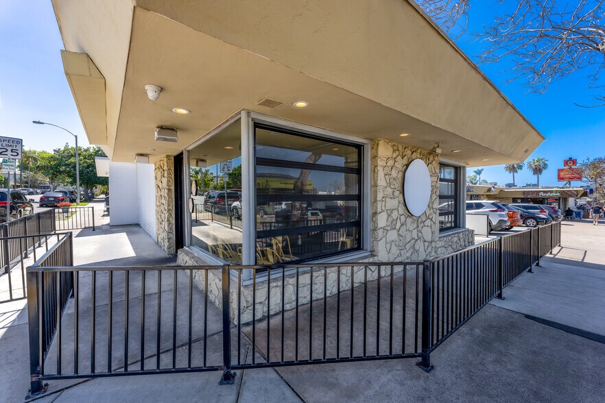 More Photos Of 623-627 Pearl St, La Jolla Unknown For Lease