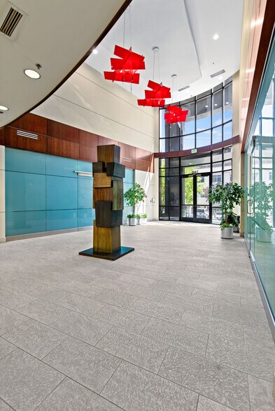 More Photos Of 7440 S Creek Rd, Sandy Office For Lease