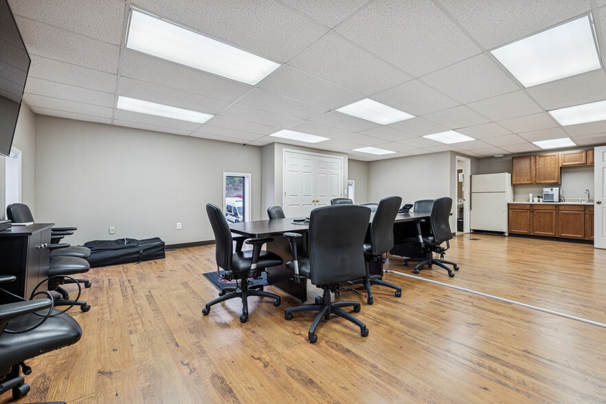 More Photos Of 3502 Dickerson Pike, Nashville Flex For Sale