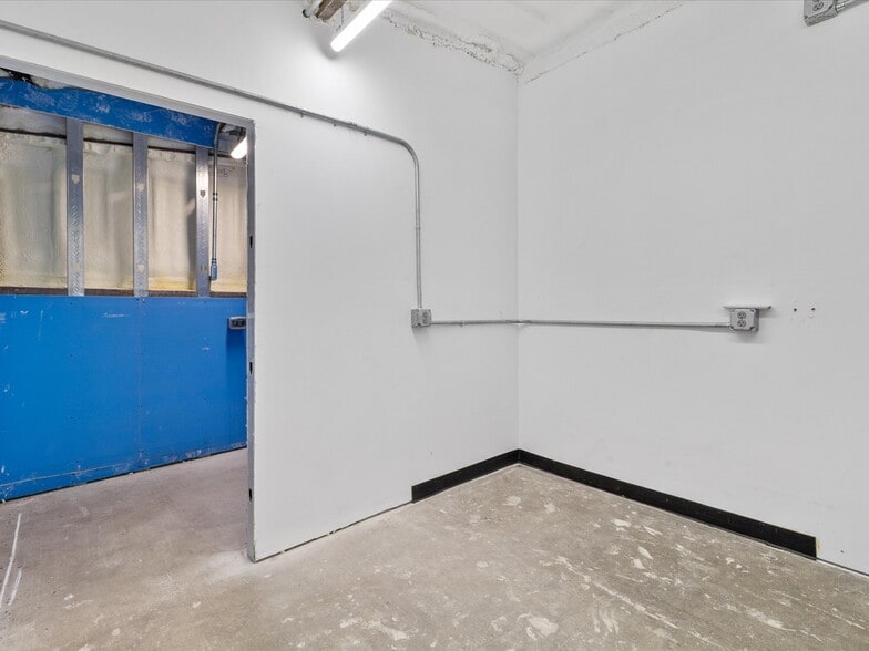 More Photos Of 700 N Main St, Lexington Warehouse For Lease