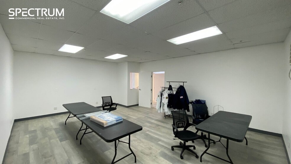 More Photos Of 26470 Ruether Ave, Santa Clarita Warehouse For Lease