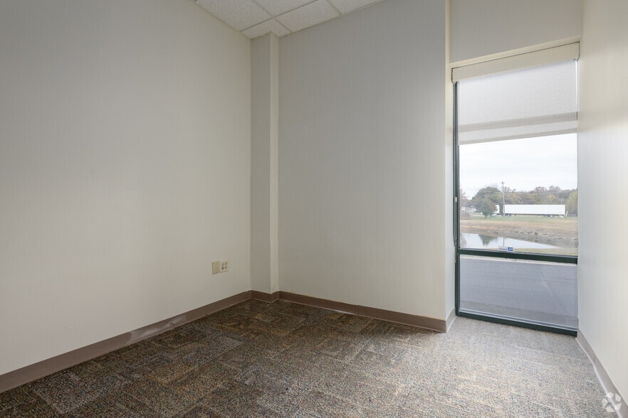 More Photos Of 7360 W Friendly Ave, Greensboro Unknown For Lease