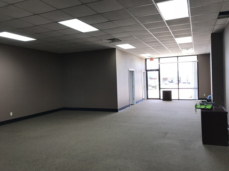 More Photos Of 1701-1715 W James River Rd, Ozark Office For Lease