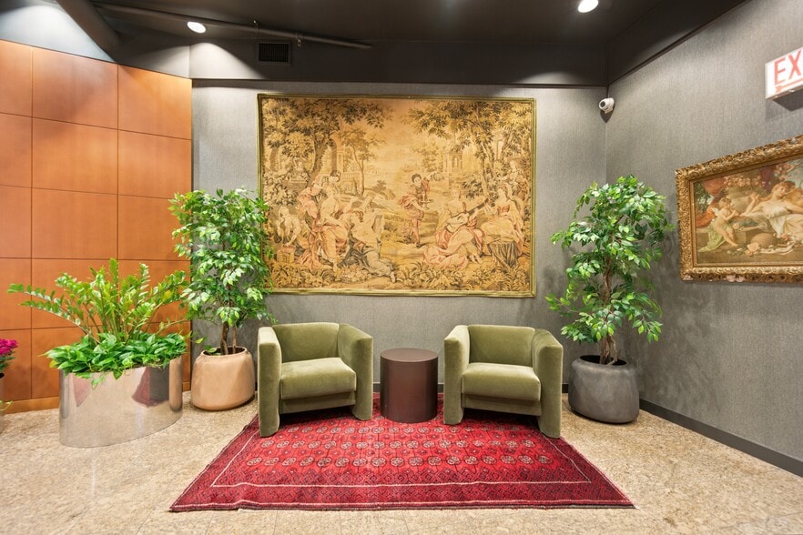 More Photos Of 225 W Illinois St, Chicago Loft Creative Space For Lease