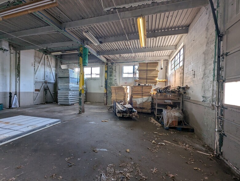 More Photos Of 770 Wethersfield Ave, Hartford Manufacturing For Lease