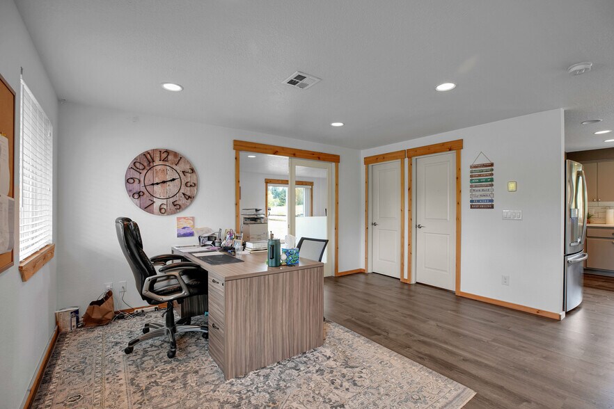 More Photos Of 406 NE 184th St, Ridgefield Office Residential For Lease