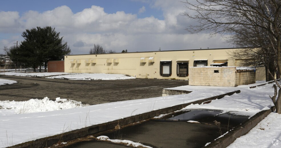 More Photos Of 1 Maxson Dr, Old Forge Warehouse For Lease