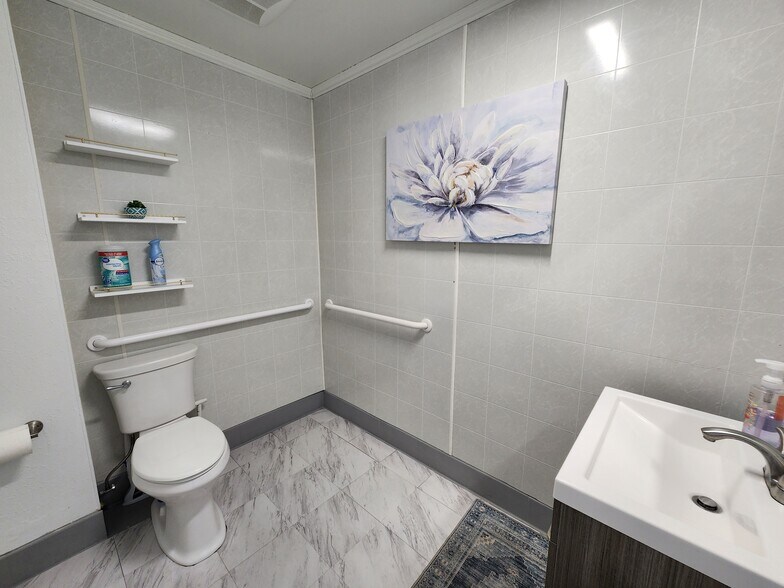 More Photos Of 720 6th St, Clarkston Medical For Sale