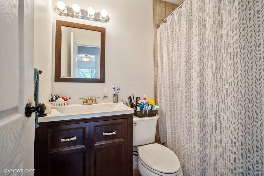 More Photos Of 1747 W Chariot Ct, Mount Prospect Apartments For Sale